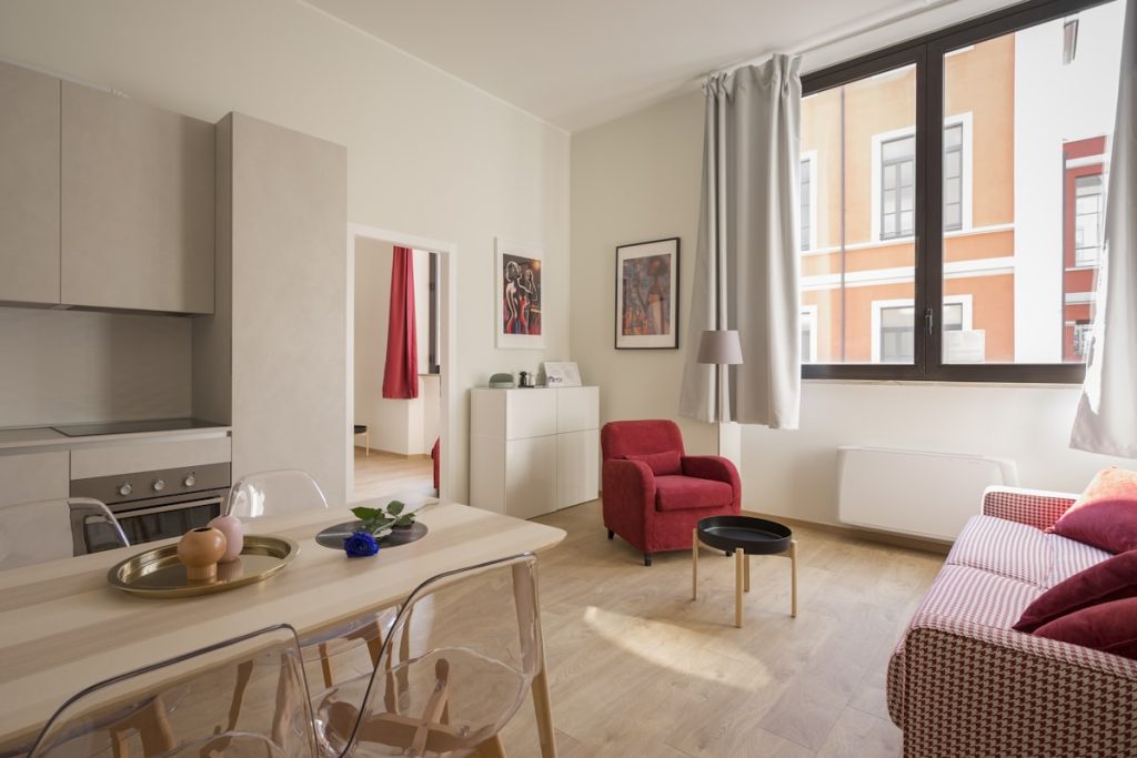Σύγχρονο διαμέρισμα Airbnb καθαρό μετά από επαγγελματική απεντόμωση σύμφωνα με Ν.5170/2025 — Greenshield Θεσσαλονίκη