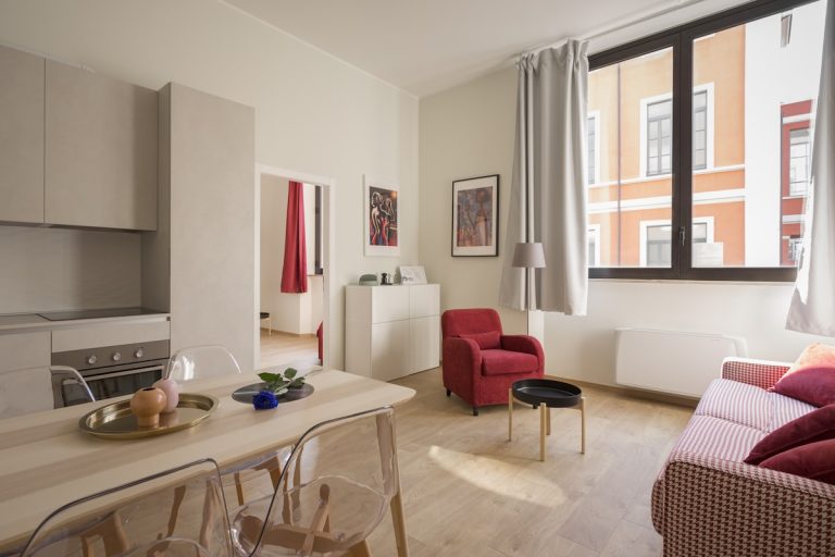 Σύγχρονο διαμέρισμα Airbnb καθαρό μετά από επαγγελματική απεντόμωση σύμφωνα με Ν.5170/2025 — Greenshield Θεσσαλονίκη