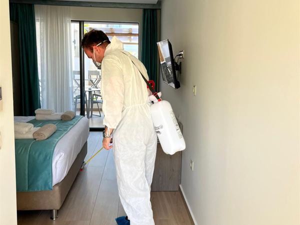 Εφαρμογή σε ντουλάπα και υπνοδωμάτιο από τεχνικό της GREENSHIELD